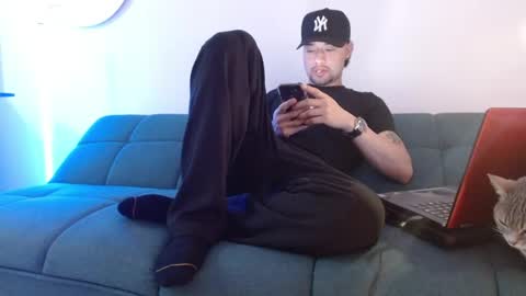 STRURIBE ON INSTAGRAM online show from February 15, 2026, 8:05 pm