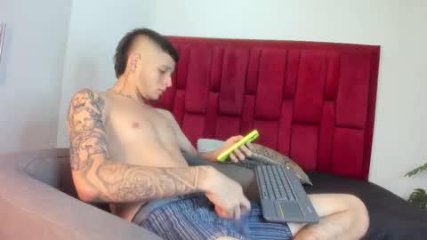 mathewboy_069 online show from November 10, 2025, 2:43 am