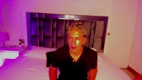 Snapshot of mathiastaylorr chatting on October 20, 2025, 7:36 pm MathiasTaylor online show from October 20, 2025, 7:36 pm