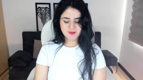 Snapshot of matilda_sweet18 chatting on January 26, 2025, 5:23 pm Lucia online show from January 26, 2025, 5:23 pm