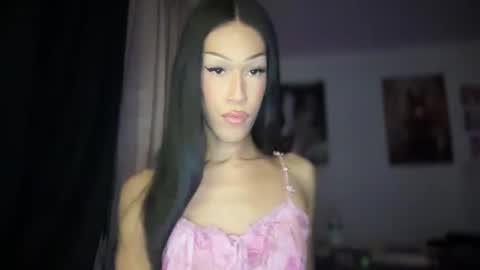 MOLLY MILLS online show from September 10, 2025, 4:01 am