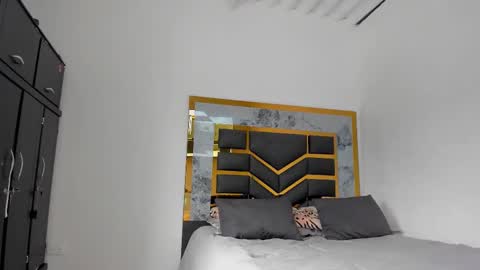 Snapshot of mattdevon chatting on October 4, 2025, 10:19 pm Matt online show from October 4, 2025, 10:19 pm