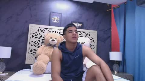 Snapshot of matteo_x_ chatting on August 3, 2026, 12:10 pm online show from August 3, 2026, 12:10 pm