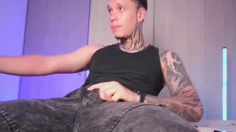 Snapshot of matthewjones1 chatting on November 10, 2025, 5:12 pm Matt online show from November 10, 2025, 5:12 pm