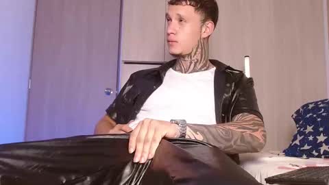 Snapshot of matthewjones1 chatting on November 16, 2025, 11:32 pm Matt online show from November 16, 2025, 11:32 pm