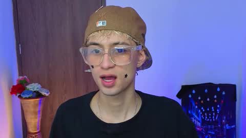 Snapshot of mattias_dantee chatting on March 17, 2026, 5:44 am mattias online show from March 17, 2026, 5:44 am