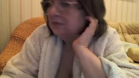 Snapshot of mature_cat chatting on January 7, 2025, 1:17 am Cat online show from January 7, 2025, 1:17 am