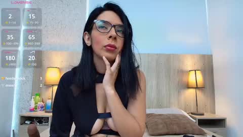 mature_eva online show from October 7, 2025, 11:18 am