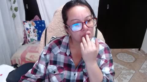 Snapshot of mature_wolf chatting on December 21, 2024, 12:49 pm Sonia online show from December 21, 2024, 12:49 pm