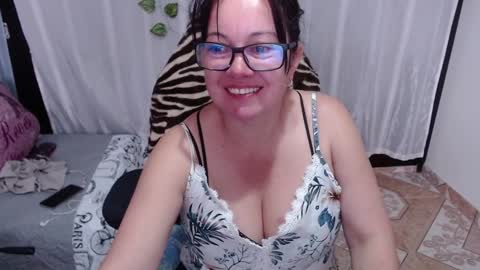 Snapshot of mature_wolf chatting on February 5, 2025, 9:07 pm Sonia online show from February 5, 2025, 9:07 pm