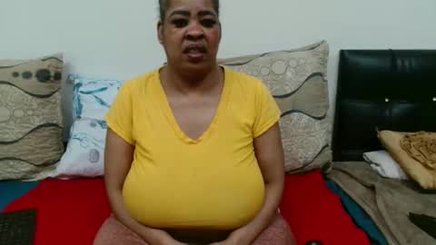 Snapshot of maturedbootyqueen chatting on April 27, 2026, 10:08 pm QUEEN online show from April 27, 2026, 10:08 pm
