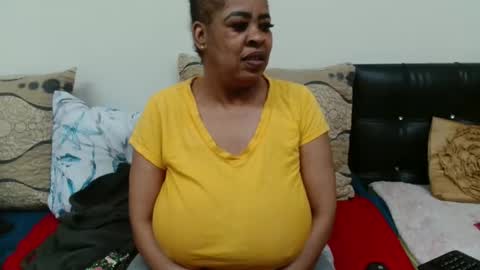 Snapshot of maturedbootyqueen chatting on May 11, 2026, 11:27 am QUEEN online show from May 11, 2026, 11:27 am