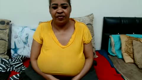 Snapshot of maturedbootyqueen chatting on May 13, 2026, 12:08 am QUEEN online show from May 13, 2026, 12:08 am