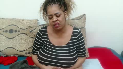 Snapshot of maturedbootyqueen chatting on May 30, 2026, 12:19 am QUEEN online show from May 30, 2026, 12:19 am