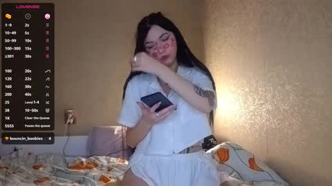 Snapshot of maudhendry chatting on February 14, 2026, 8:22 am Mia online show from February 14, 2026, 8:22 am