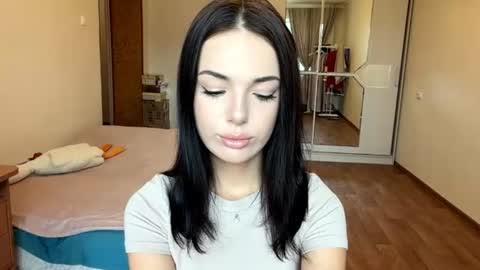Lina online show from August 3, 2026, 6:01 am