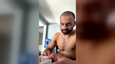 maurocardella4 online show from April 18, 2026, 3:27 pm