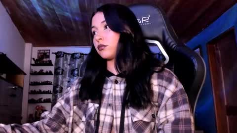 Snapshot of mavis_fuentes chatting on November 16, 2025, 10:48 pm Hilary online show from November 16, 2025, 10:48 pm