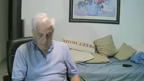 Snapshot of max_2017 chatting on October 30, 2025, 3:52 am max_2017 online show from October 30, 2025, 3:52 am