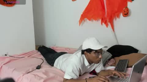 Snapshot of max_cumpower72 chatting on November 8, 2025, 10:41 pm max_cumpower72 online show from November 8, 2025, 10:41 pm