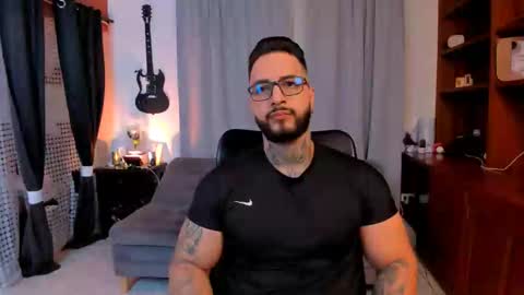 Snapshot of max_dic1 chatting on March 7, 2025, 2:01 pm max D. online show from March 7, 2025, 2:01 pm