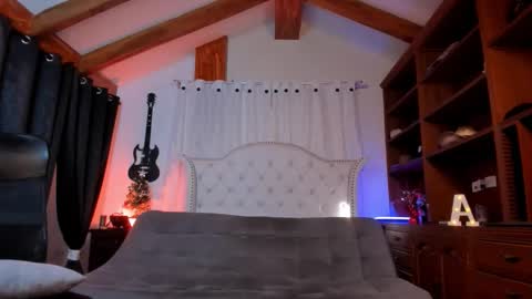 Snapshot of max_dic1 chatting on December 3, 2025, 11:41 am max D. online show from December 3, 2025, 11:41 am