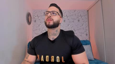 Snapshot of max_dic1 chatting on February 25, 2026, 11:42 am max D. online show from February 25, 2026, 11:42 am