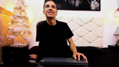 Snapshot of max_kogan chatting on December 29, 2024, 7:53 pm max online show from December 29, 2024, 7:53 pm