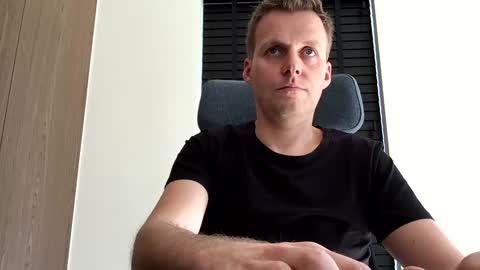 Snapshot of max_straight_1 chatting on February 18, 2025, 11:22 am Max take off clothes online show from February 18, 2025, 11:22 am