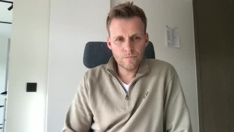 Snapshot of max_straight_1 chatting on November 15, 2025, 12:02 pm Max take off clothes online show from November 15, 2025, 12:02 pm