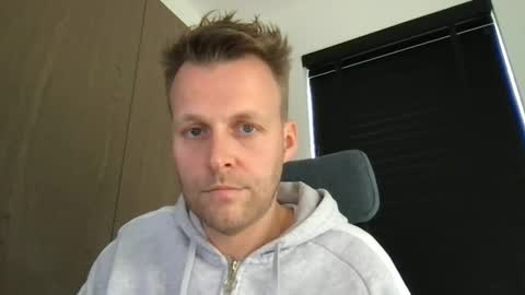 Max take off clothes online show from March 27, 2026, 9:21 am