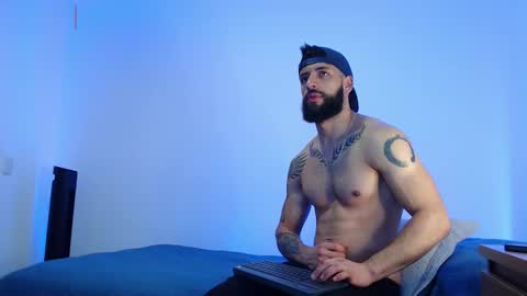 max_xl_ online show from October 21, 2025, 3:02 pm