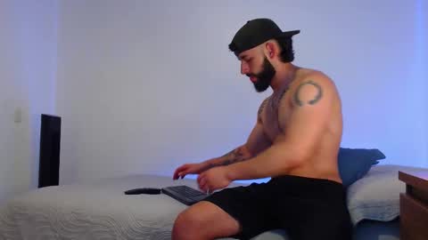 max_xl_ online show from November 17, 2025, 10:59 pm