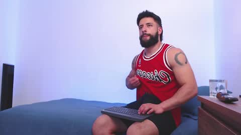 max_xl_ online show from April 7, 2026, 12:44 am