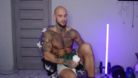 Snapshot of maxi_foxxx chatting on November 10, 2025, 5:12 pm Maximus Fox online show from November 10, 2025, 5:12 pm