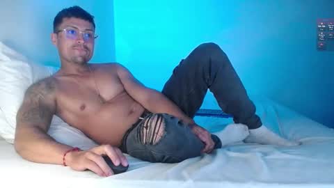 Snapshot of maxi_mux1 chatting on February 26, 2025, 9:42 am MAXI online show from February 26, 2025, 9:42 am