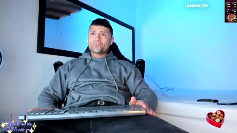 Snapshot of maxi_mux1 chatting on October 3, 2025, 8:11 am MAXI online show from October 3, 2025, 8:11 am