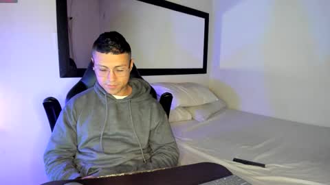 Snapshot of maxi_mux1 chatting on October 20, 2025, 2:12 am MAXI online show from October 20, 2025, 2:12 am