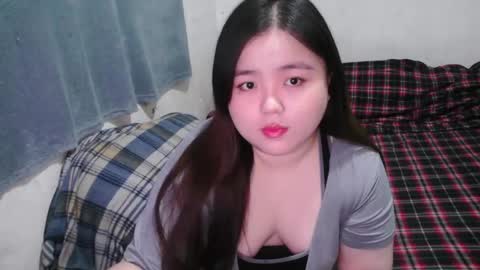 Snapshot of maxie_cat chatting on February 26, 2025, 12:25 pm Maxie online show from February 26, 2025, 12:25 pm