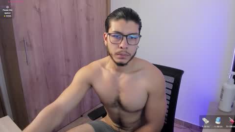 Snapshot of maxifit_ chatting on November 22, 2025, 10:14 am Mikael online show from November 22, 2025, 10:14 am