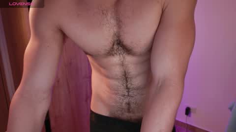 Snapshot of maxifit_ chatting on December 14, 2025, 9:03 am Mikael online show from December 14, 2025, 9:03 am