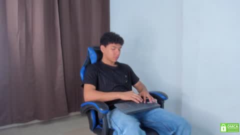 Snapshot of maximiliano_kh4lil chatting on June 11, 2026, 12:36 pm Maximiliano online show from June 11, 2026, 12:36 pm