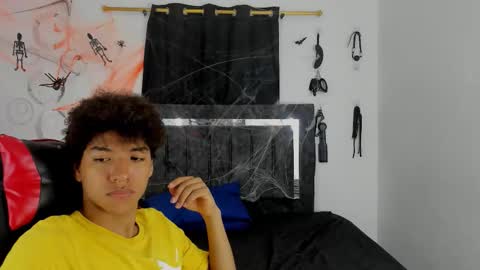 Maximiliano online show from November 1, 2025, 7:49 pm