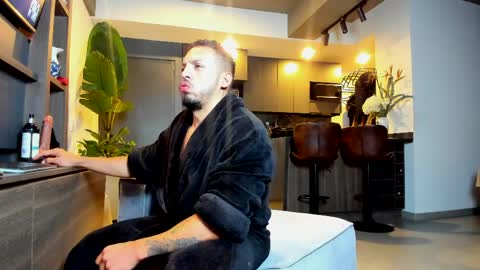 maximo_and_marcelo online show from March 30, 2026, 2:12 am