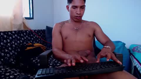 Snapshot of maximo_vega_new chatting on December 4, 2024, 6:39 pm Maximo Aron Vega online show from December 4, 2024, 6:39 pm