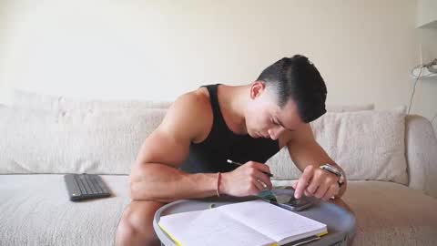 Snapshot of maximohoot chatting on October 9, 2025, 5:44 pm Sebastian online show from October 9, 2025, 5:44 pm