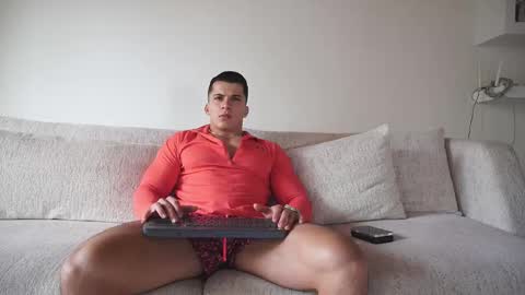 Snapshot of maximohoot chatting on October 11, 2025, 9:13 pm Sebastian online show from October 11, 2025, 9:13 pm