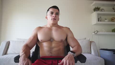 Snapshot of maximohoot chatting on October 16, 2025, 7:26 pm Sebastian online show from October 16, 2025, 7:26 pm