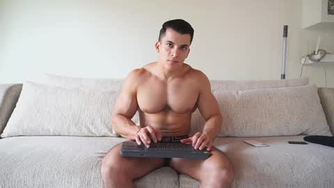 Snapshot of maximohoot chatting on October 28, 2025, 8:11 pm Sebastian online show from October 28, 2025, 8:11 pm