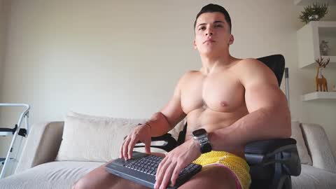 Snapshot of maximohoot chatting on November 12, 2025, 9:14 pm Sebastian online show from November 12, 2025, 9:14 pm